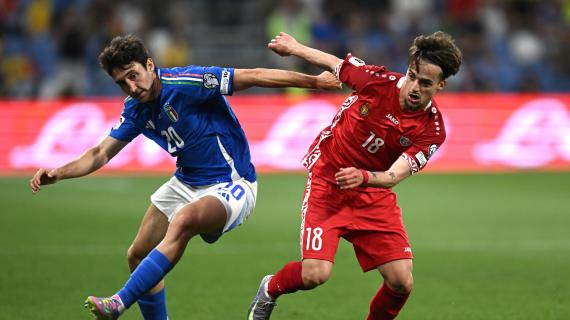 L'Italia soffre anche con la Moldova ma è avanti 1-0 al 45esimo. Occhio che in Estonia...