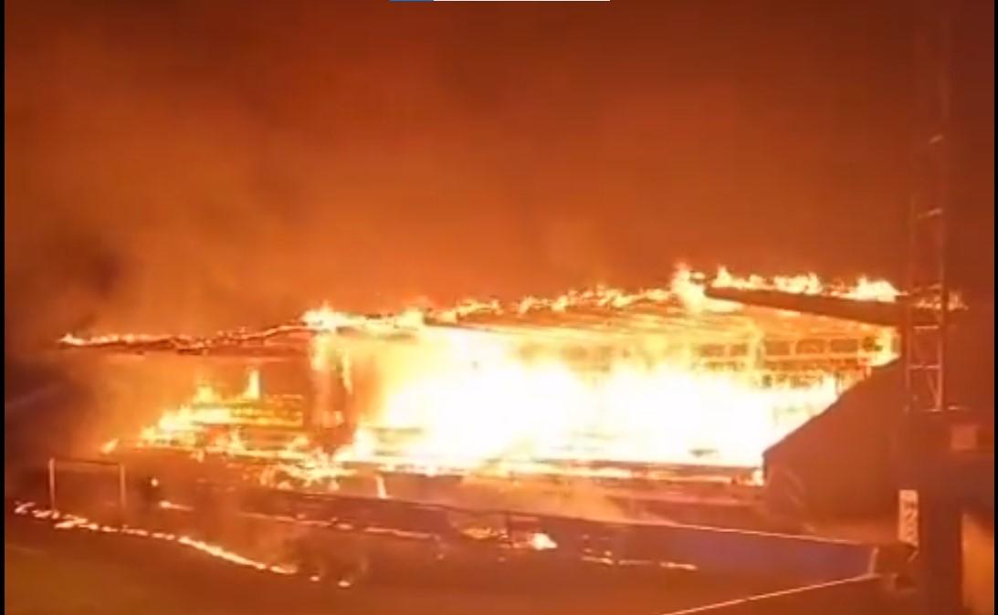 Follia in Finlandia, squadra retrocede e i tifosi danno fuoco allo stadio