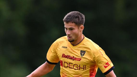 Lecce, scelti i numeri di maglia. La 10 a Berisha. Camarda con la 22, Sottil con la 23