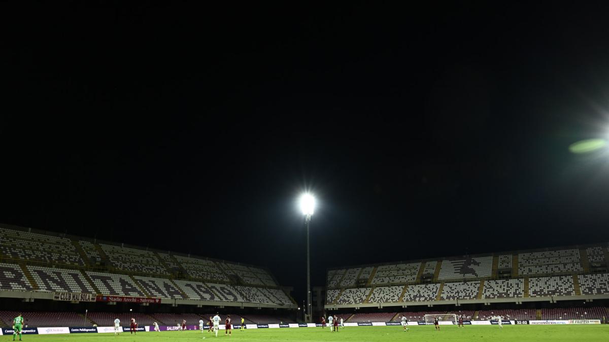 Cronache di Salerno e i lavori all'Arechi: "Si devono ricavare 250 posti nella Curva Nord"