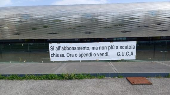 Udinese, striscione dei tifosi contro i Pozzo: "Ora o spendi o vendi"