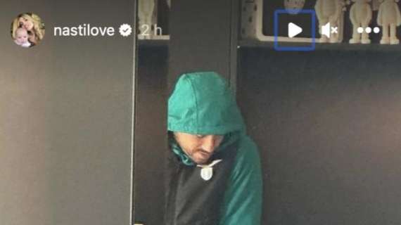 Zaccagni di nuovo infortunato, la compagna lo ritrae in stampelle sui social: "Periodaccio..."