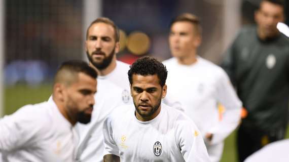 Comincia il processo a Dani Alves. Rischia 9 anni: tutte le versioni e la strategia della difesa