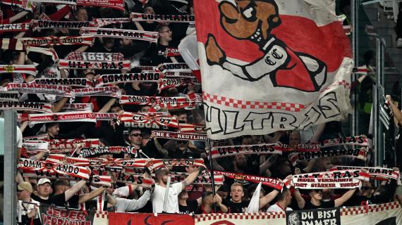 Altro striscione dei tifosi dello Stoccarda allo Stadium: "Chi ama il calcio odia la Juve"