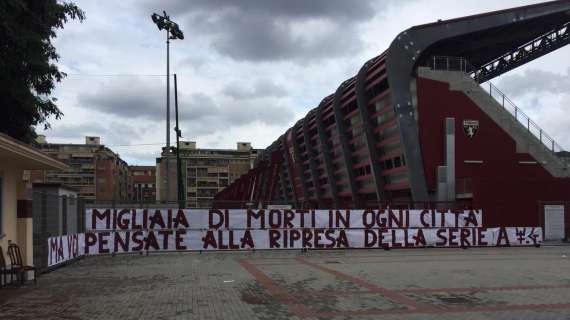 FOTO - Ultras Torino: "Migliaia di morti in ogni città, ma voi pensate alla ripresa della A"