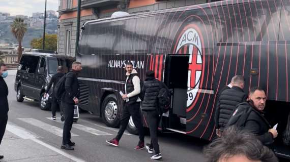 TMW - Stasera Napoli-Milan, rossoneri arrivati in hotel: c'è Ibra, accolto dai tifosi. Le immagini