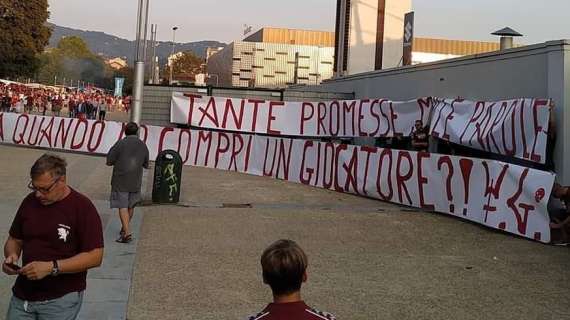 TMW - Torino, altro striscione anti-Cairo: "Quando compri un giocatore?"