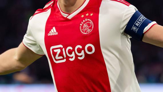 L'Ajax "dimentica" l'eliminazione dall'Europa League: maglia storica per i 125 anni