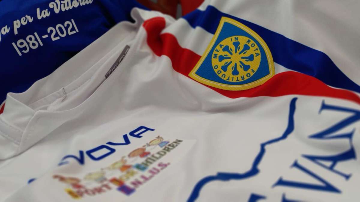 Carrarese-Modena, in campo per l'Ucraina: iniziativa ispirata a "Fuga per la vittoria"