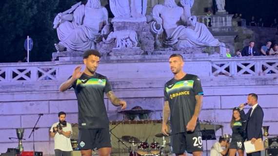TMW - Lazio, Felipe Anderson e Zaccagni svelano le maglie away: la foto
