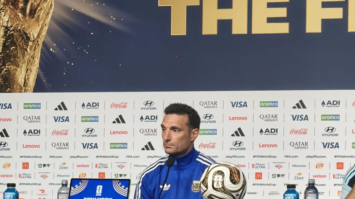 Scaloni: "Mi fa male il cuore. Forse devo parlare con il presidente". E poi si mette a piangere in sala stampa