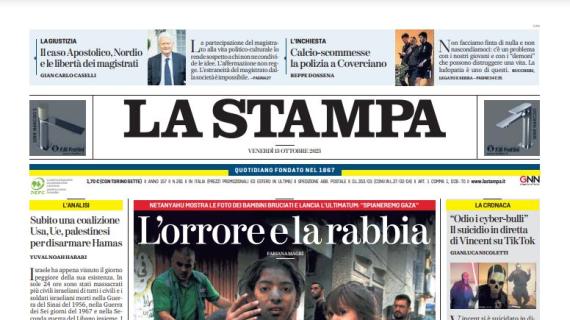 La Stampa titola così in apertura: "Calcio-scommesse, la polizia a Coverciano"