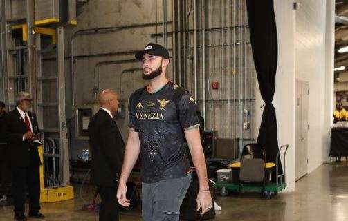 Venezia alla conquista del mondo: Larry Nance Jr dei Pellicans sfoggia la maglia dei lagunari