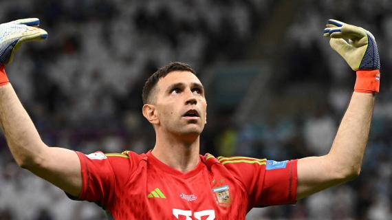 Via dall'Aston Villa? Dibu Martinez vago: "Mercato appena aperto, manca ancora molto..."