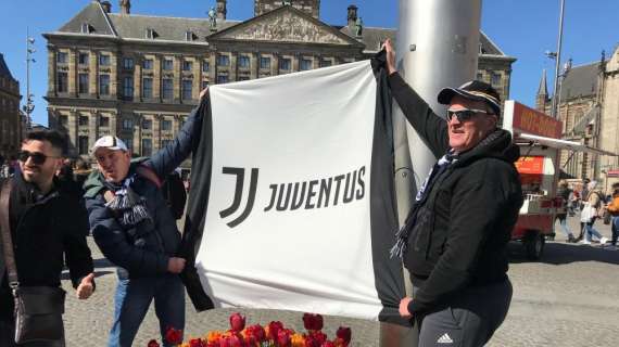TMW - Fotonotizia - I tifosi della Juventus ad Amsterdam