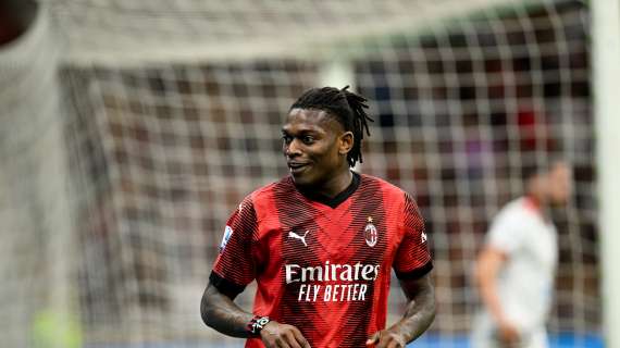 Milan-Salernitana 1-0, Leao segna e corre ad abbracciare Pioli dall'altra parte del campo
