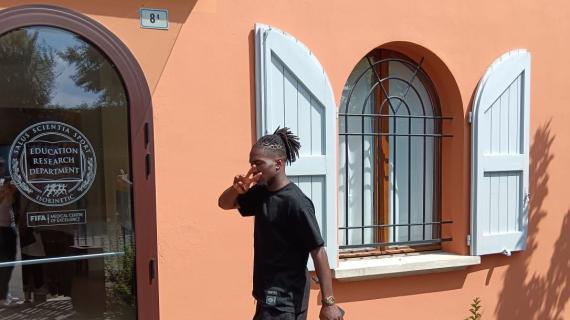 Bologna, ecco Rowe: l'attaccante inglese arrivato a Casteldebole per le visite