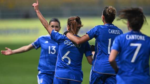 Giugliano e Beccari lanciano l'Italia: 2-0 alla Finlandia al 45°. Ed Europeo a un passo