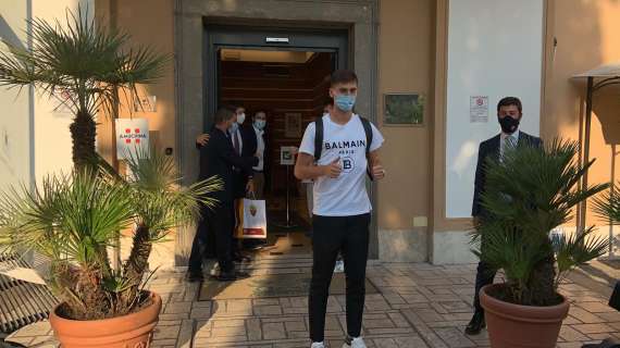 VIDEO - Roma, Kumbulla arrivato a Villa Stuart per le visite mediche