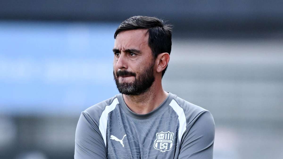 Augsburg-Sassuolo, le formazioni ufficiali: Adzic alle spalle di Pinamonti, gioca Bakola