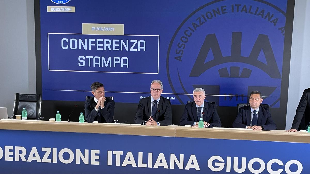 La prima pagina de La Stampa: "Inchiesta arbitri, sotto la lente anche i club"