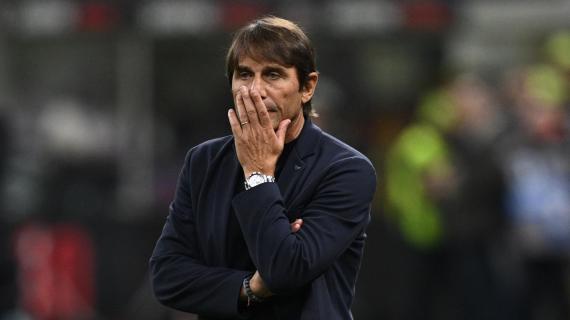 Emergenza difesa per il Napoli. Conte si rivolge ai giornalisti: "Se avete qualche idea, datemela ora"