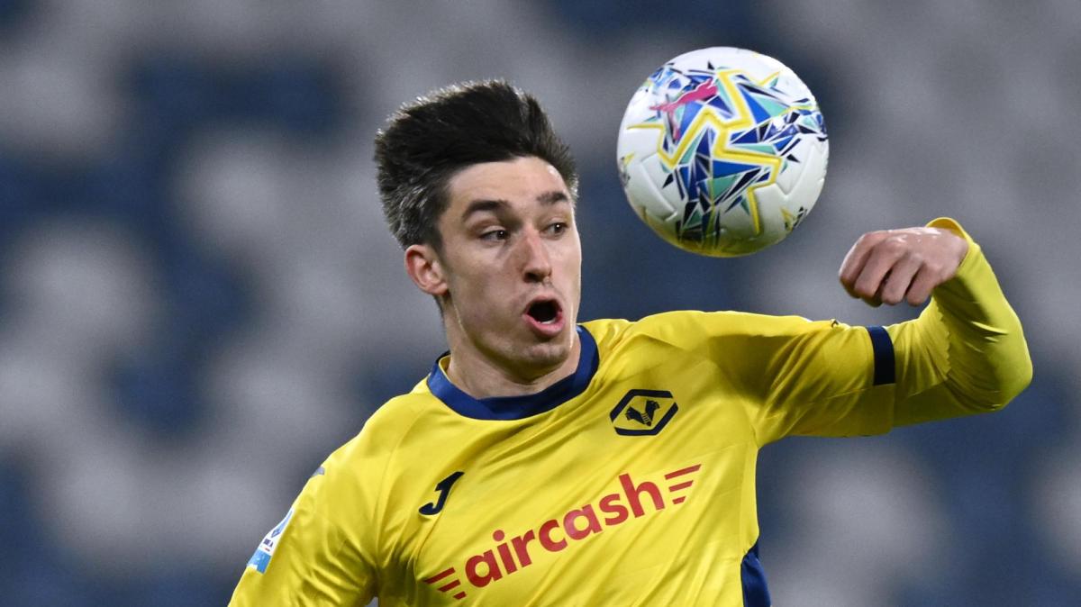 Il Verona completa la rimonta a Bologna: Bowie ribalta il risultato su assist di Orban, 2-1 