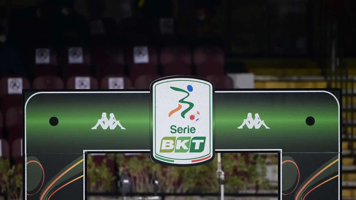Focolai Covid-19, il finale di stagione in Serie B è a rischio: le aperture dei quotidiani sportivi