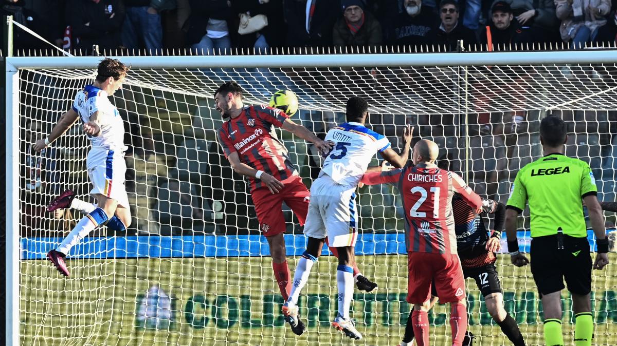 Cremonese e Lecce unite dai gol dalla panchina e dal far saltare gli allenatori