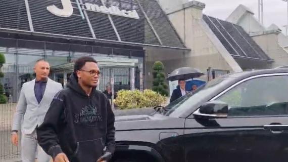 Juventus, c'è anche Openda: il belga è arrivato al JMedical per svolgere le visite mediche