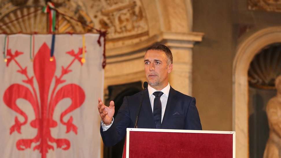 Batistuta a Monza per assistere alle qualifiche di Formula 1. Il Re Leone al box Alpine