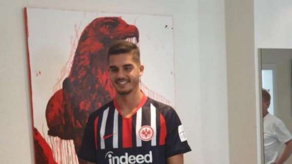 UFFICIALE: Milan, Andrè Silva saluta e passa definitivamente all'Eintracht Francoforte