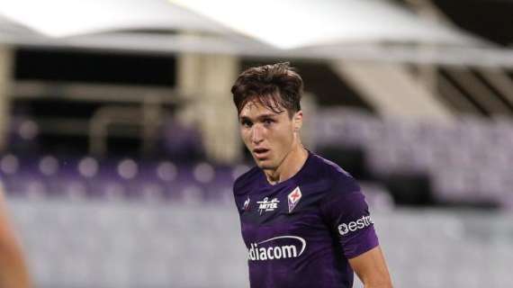 Un erroraccio di Rispoli manda in gol la Fiorentina: assist di Cutrone per Chiesa e 0-1 a Lecce