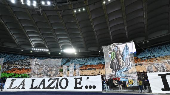 Lazio, cominciato il corteo dei tifosi: proteste contro il club e il presidente Lotito