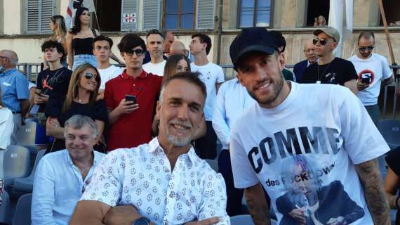 Biraghi incontra Batistuta al Calcio Storico Fiorentino: "Icona, onore essere insieme a lui"