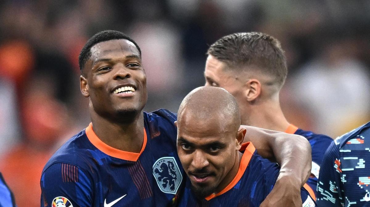 Robinio Vaz chiuso, Malen quasi. Il Romanista in prima pagina: "Coppia Italia"