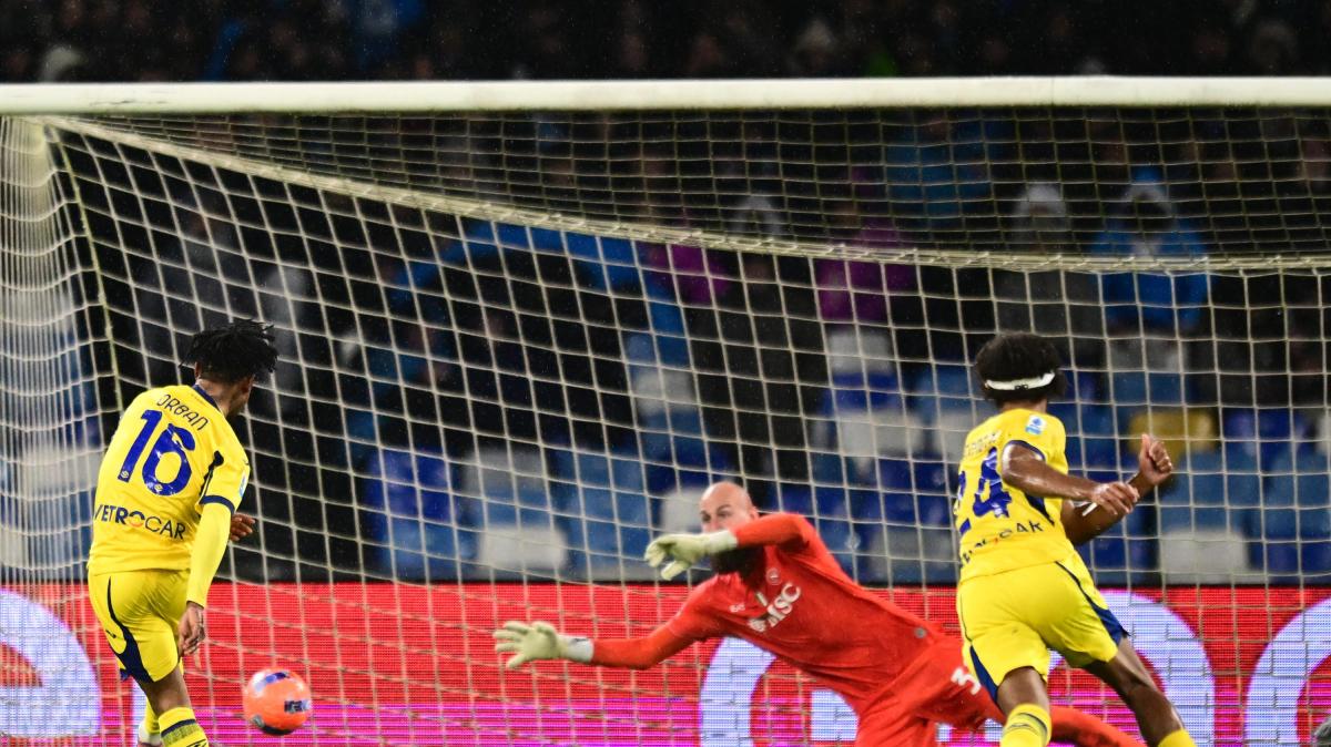 Si ferma la corsa del Napoli: Conte rimonta il Verona da 0-2 a 2-2, ma fallisce la cinquina