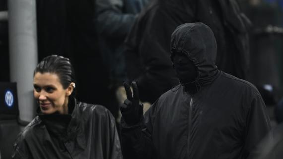 Il Milan prende in giro l'Inter e Kanye West: su TikTok la parata di VIP dal volto coperto