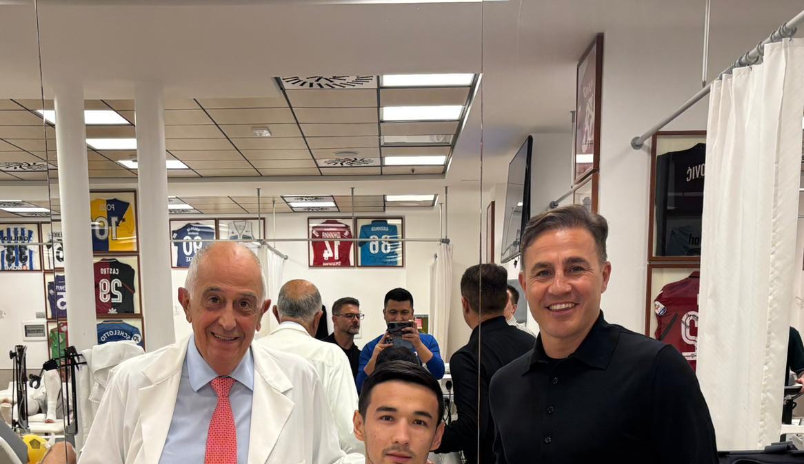 Il centrale dell'Uzbekistan a Villa Stuart per l'intervento al crociato: il ct Cannavaro in visita