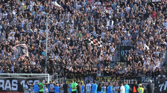 Ascoli, confronto fra squadra e tifosi prima della ripresa degli allenamenti 