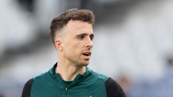 Oasis da pelle d'oca: dedicano "Live Forever" a Diogo Jota alla reunion di Cardiff