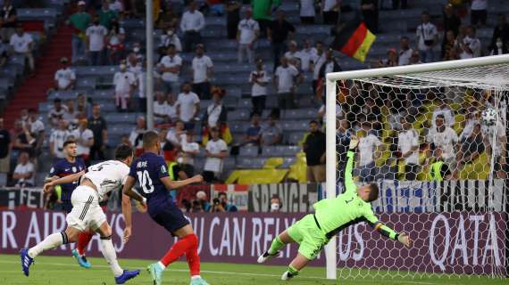 Un'autorete, due gol annullati e tanta qualità. La Francia batte 1-0 la Germania all'Allianz