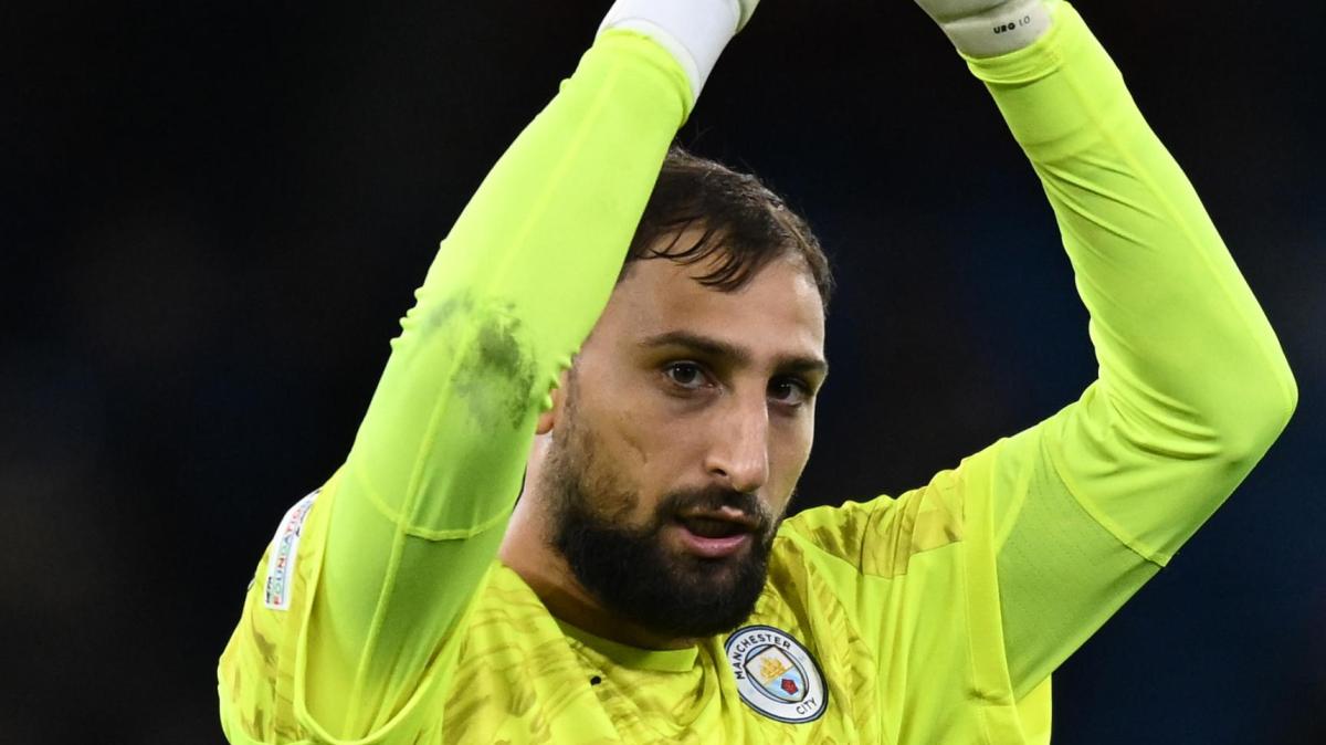 Guardiola incensa Donnarumma: "È davvero forte. Al Milan a 17 anni, vinta la Champions a 26"