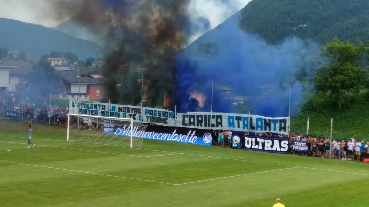 Atalanta, è già Sarri-mania tra i tifosi: cori e striscione per il nuovo allenatore toscano