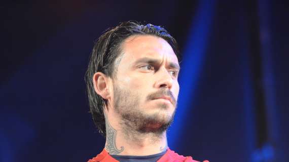 "Guida, sempre stato una me**a": Pinilla attacca l'arbitro di Bari-Cagliari, poi fa festa coi sardi