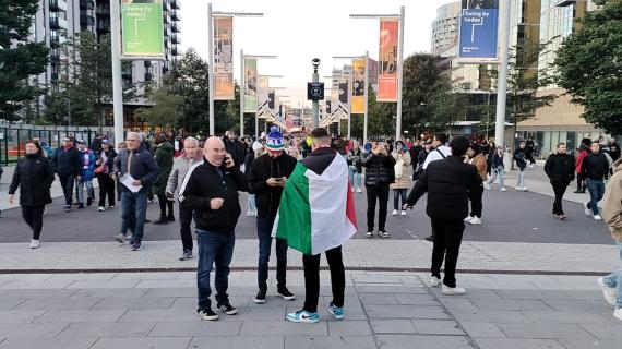 TMW - Alle 20.45 c'è Inghilterra-Italia, i tifosi entrano a Wembley: le immagini da Londra