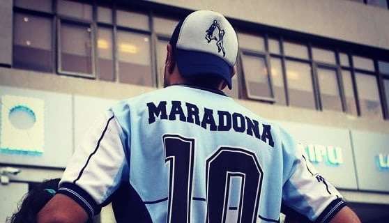 Un anno dalla scomparsa di Diego, Il Mattino: "Una preghiera per Maradona"