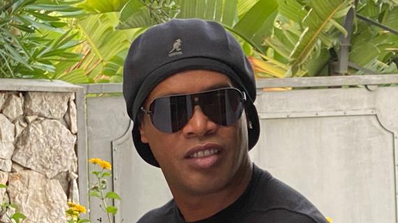 Ronaldinho alla Gazzetta: "Leao merita il 10, fuoriclasse decisivo come Mbappé"