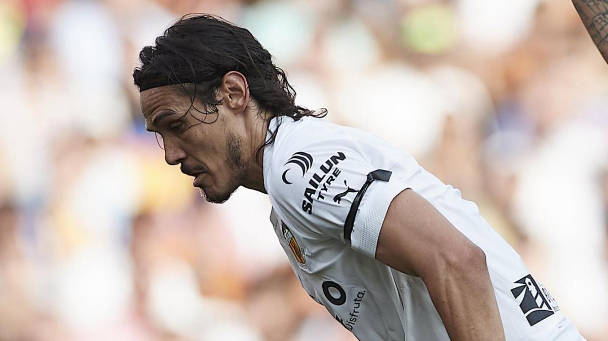 Cavani fischiato al Boca Juniors. Ruggeri: "Deve smettere. A 40 anni è dura giocare"