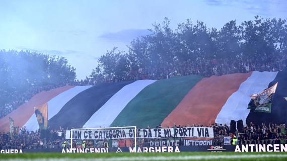 "Non c'è categoria che da te mi porti via": Venezia, maxi coreografia contro la Juventus